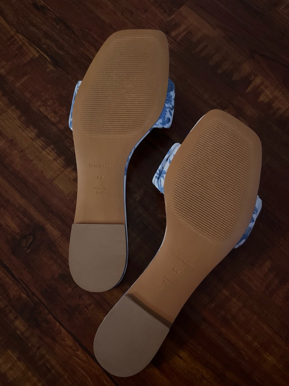 Reformation Marcella Ruched Slides - Picture 4 of 5